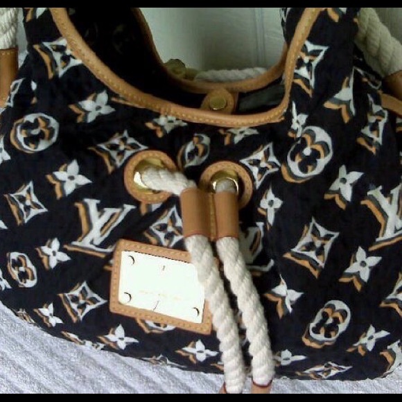 Limited Edition Louis Vuitton Canvas Purse. - Picture 2 of 2